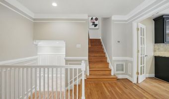 8121 BRIAR CREEK Dr, Annandale, VA 22003