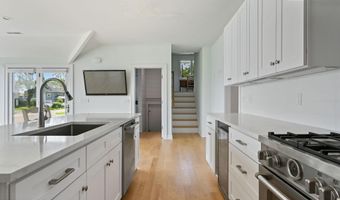50 Beach View Dr, Stamford, CT 06902