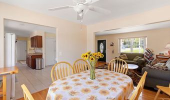16 Cherry St, Beachwood, NJ 08722