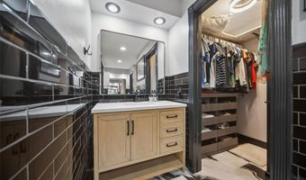 34089 Mill Creek Dr, Adel, IA 50003