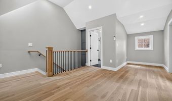28 Amsden St 28, Arlington, MA 02474