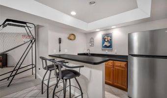 305 Arbor Glen Dr, Ballwin, MO 63021