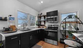97 Eustis Ave 2, Newport, RI 02840