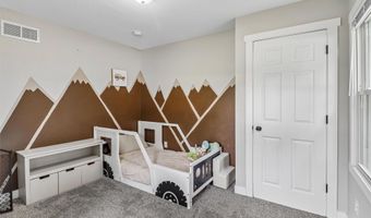 601 1st St E, Altoona, IA 50009