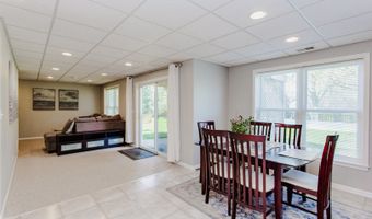 3 BLACKWOLF Ct, Algonquin, IL 60102