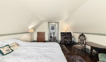 10 Casey Ct, Newport, RI 02840