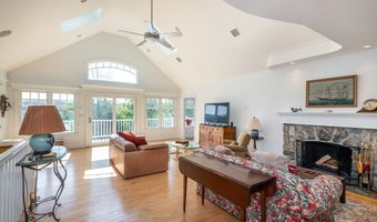 34 Skyline Dr, Brookfield, CT 06804
