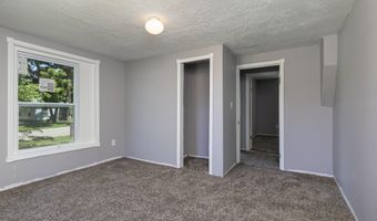 827 S Griffith Ave, Aurora, MO 65605
