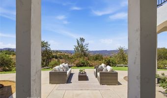 1094 Hillcrest View Ln, Fallbrook, CA 92028