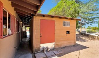 19955 Chickasaw Rd, Apple Valley, CA 92307