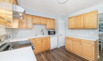 8 Pond Dr, Alloway, NJ 07422