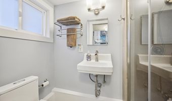 1376 Versailles Ave, Alameda, CA 94501