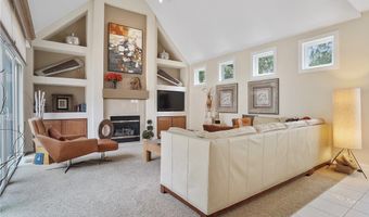 255 Bonnie Ln, Aurora, OH 44202