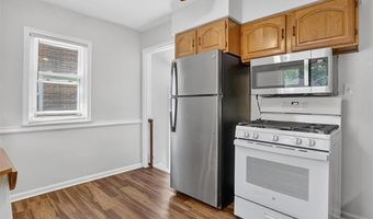 9709 Park Ave, Allen Park, MI 48101