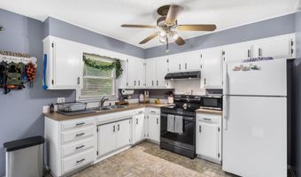 668 W Springfield St, Aurora, MO 65605