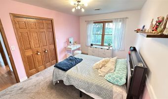 1049 Vine Ave, Riverside, IA 52327