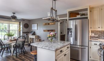 11 MEADOWBROOK Ct, Appleton, WI 54914