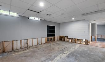 4034 Danbury St, Bel Aire, KS 67220