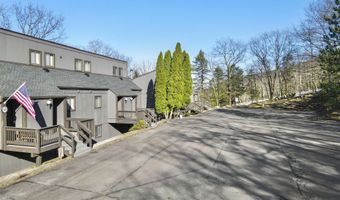 79 Cross Country Ln, Tannersville, PA 18372