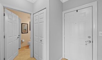191 SOMERVELLE St 205, Alexandria, VA 22304