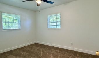 904 S Oak Ridge Dr, Aurora, MO 65605