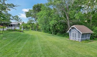 806 Hollyridge Dr, Ballwin, MO 63011
