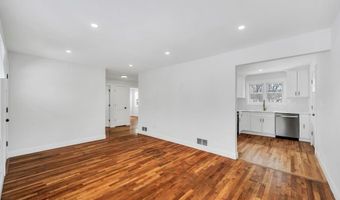 33 Silverpine Dr, Amityville, NY 11701