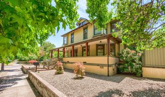586 B St, Ashland, OR 97520