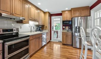7052 WARDELL St, Annandale, VA 22003