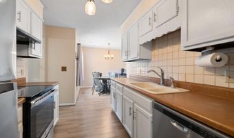 5635 E 39th St N, Bel Aire, KS 67220