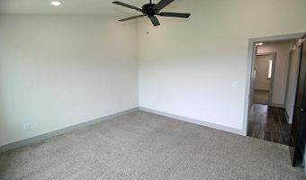 8641 E Cherrywood Ct, Bel Aire, KS 67226