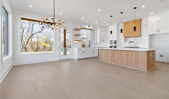 727 NE 2nd St, Bentonville, AR 72712