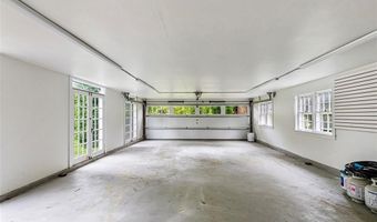 81 Mathewson Rd, Barrington, RI 02806