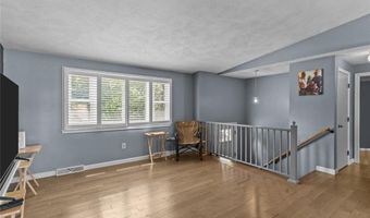 162 Pine St, Warwick, RI 02888