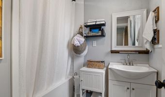 81 Main St, Raymond, NH 03077