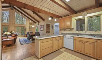422 Bonny Rigg Hill Rd, Becket, MA 01223