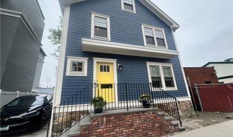 35 Memorial Blvd 1, Newport, RI 02840