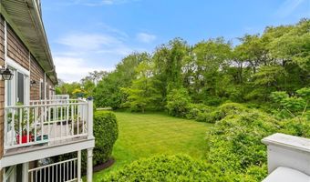 21 Starr Dr 207, Narragansett, RI 02882