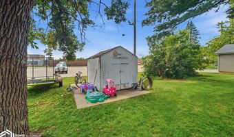 922 3rd Ave, Ackley, IA 50601
