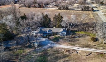 113 S Country Club Rd, Arkansas City, KS 67005