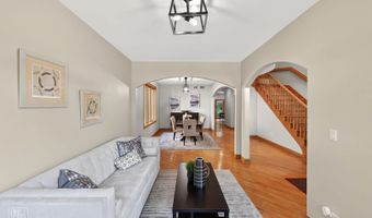 1017 E Red Oak St, Addison, IL 60101