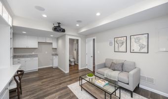 2794 Ashcombe Dr, Ann Arbor, MI 48105