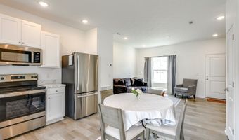 677 Crossings Ln, Akron, OH 44320