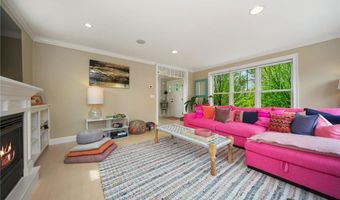 9 Casey Ct, Newport, RI 02840