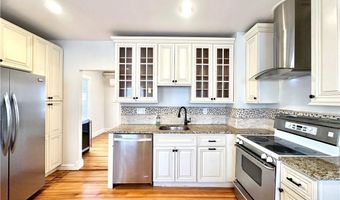 91 Van Zandt Ave, Newport, RI 02840
