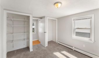 88 General Hawkins Dr, Warwick, RI 02888