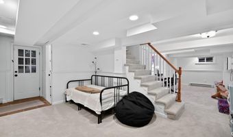 9302 W PARKHILL Dr, Bethesda, MD 20814