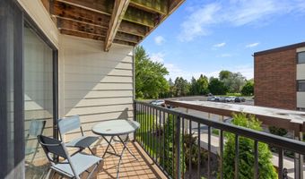 4 Pine Tree Dr 212, Arden Hills, MN 55112