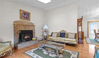 3 Betsy Dr, Bristol, RI 02809