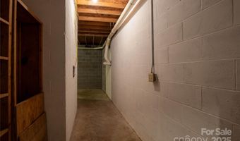 400 Three Dog Mountain Rd, Bakersville, NC 28705